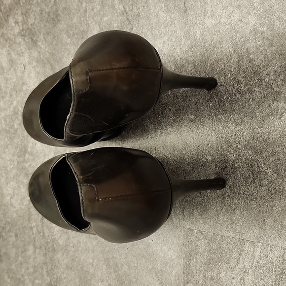 Vera Wang lavender label platform leather black heels size 7 - Picture 5 of 8